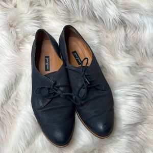 Paul Green black leather oxfords